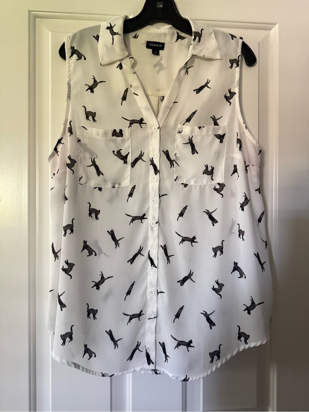 torrid White Button-Front Blouse with Black Cat Silhouettes
